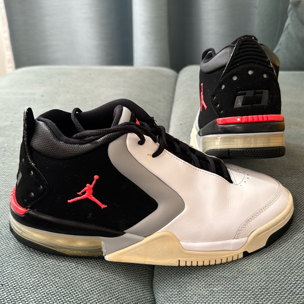 Jordan men sneakers, White & Black, faux leather/ faux suede. Size 8